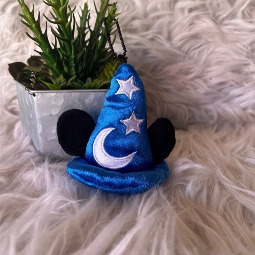 Disney Mickey's Magic hat plush pendant Mickey the Magician keychain no tags